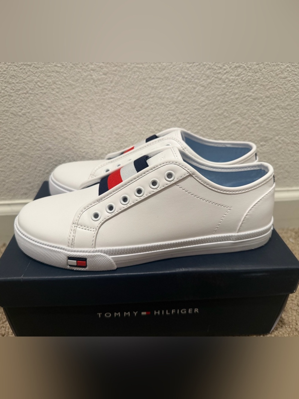 “New” Tommy Hilfiger ANNI White Slip-On Sneakers size7